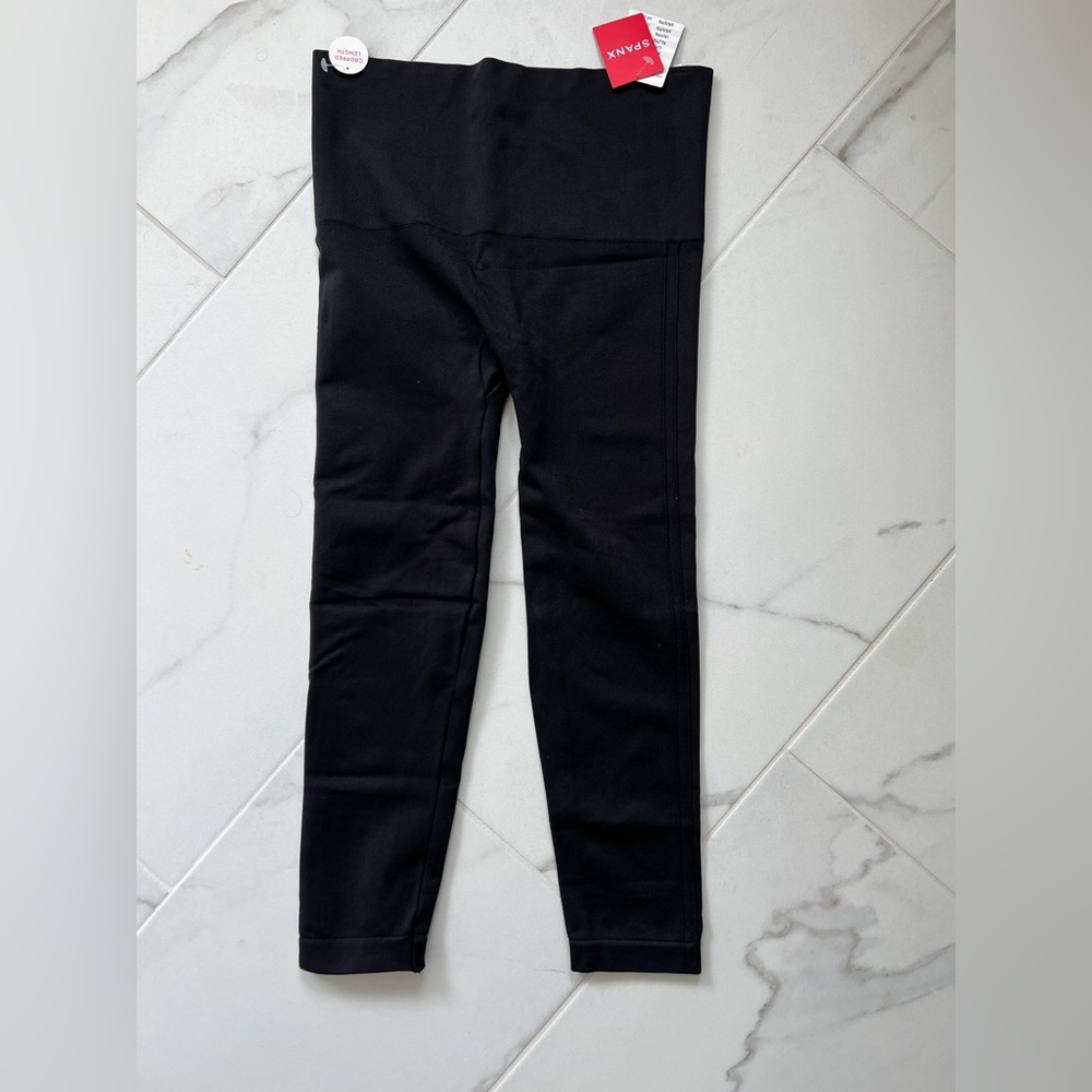 SPANX Look At Me Now Seamless Cropped Leggings